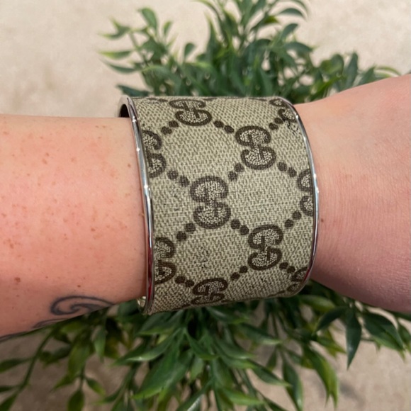 ✨Authentic Vintage GUCCI GG Supreme Logo Monogram Wide Leather Cuff Bracelet - Picture 5 of 10